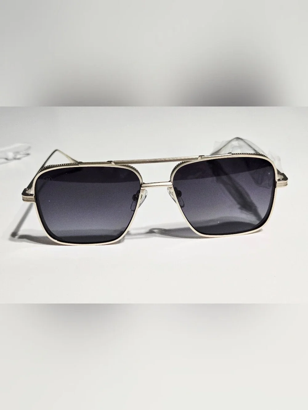 Blenders Phoenix Golden Polarized Sunglasses Matte Gold Smoke Gradient New